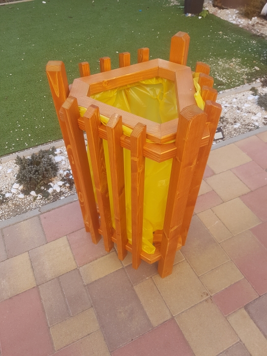 Fa szeméttároló, szemetes, kuka