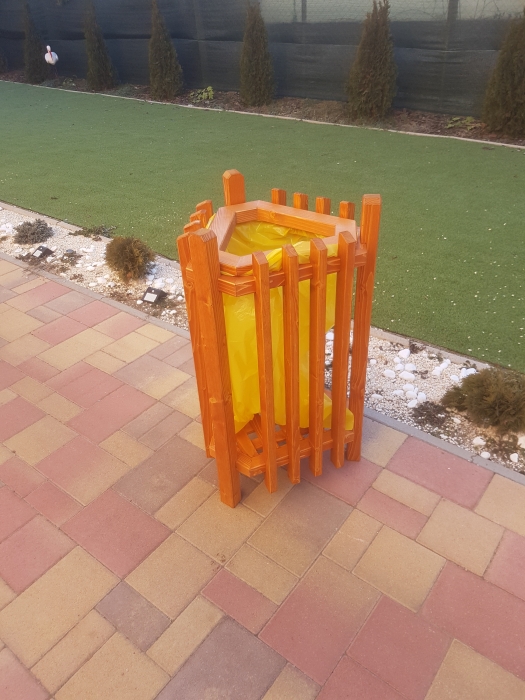 Fa szeméttároló, szemetes, kuka